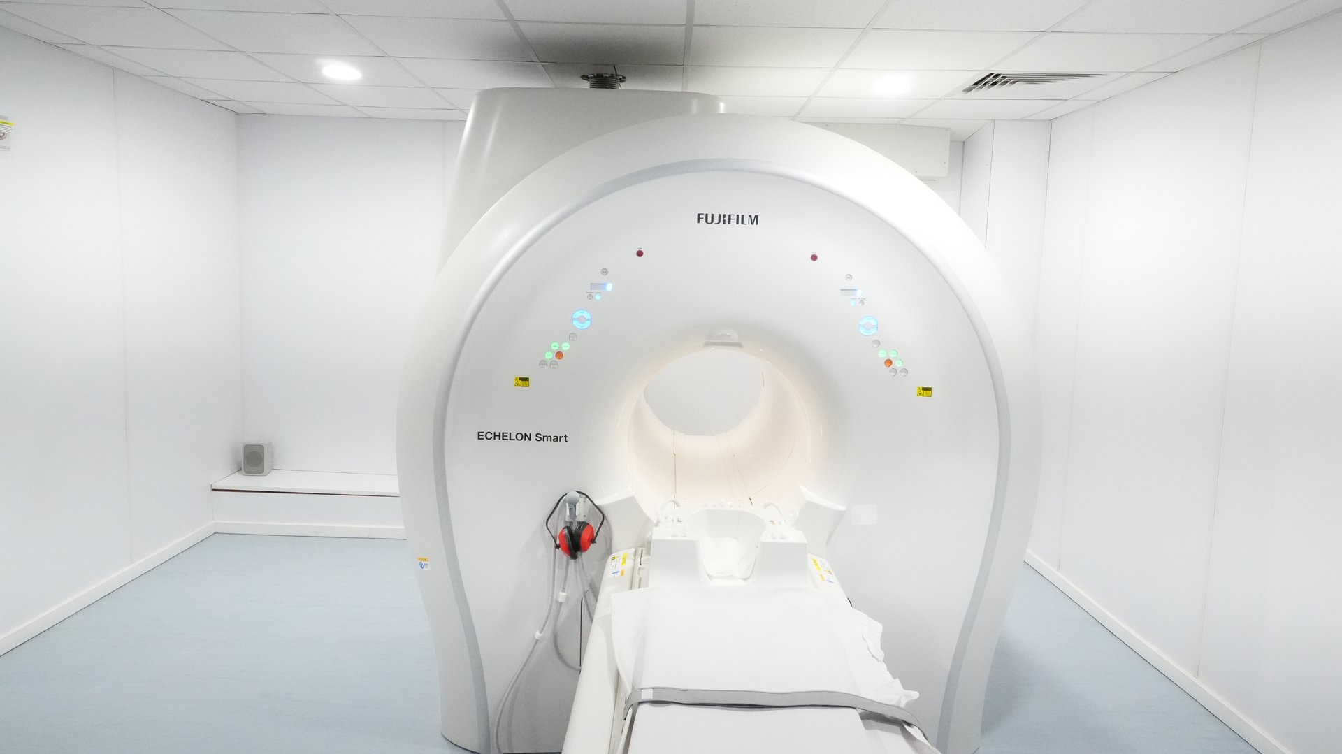MRI radiographer console and operator workstation at Rayhaan Healthcare